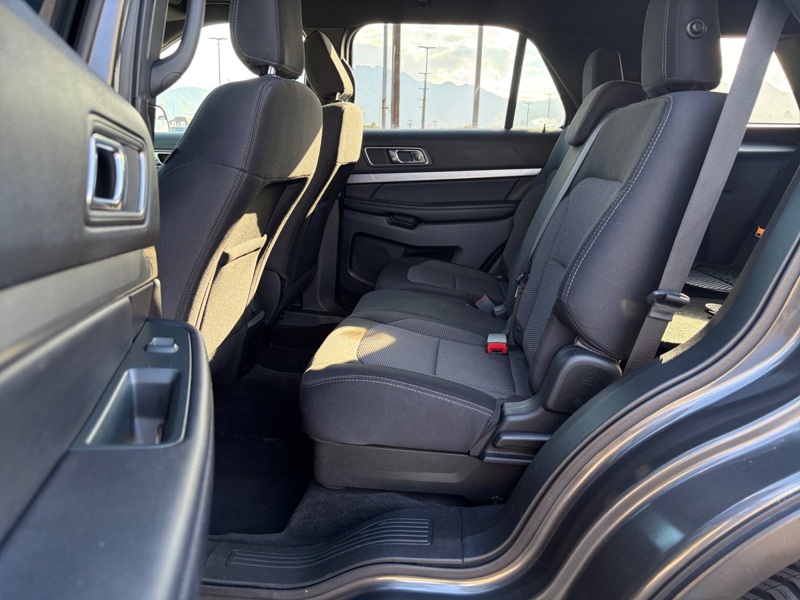 Used 2018 Ford Explorer XLT w/ Equipment Group 201A AWD/4WD image 24