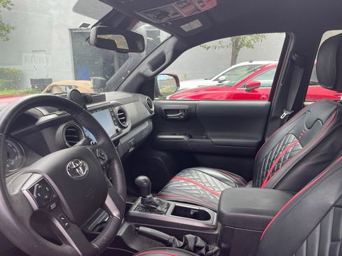Used 2021 Toyota Tacoma TRD Off-Road w/ Technology Package AWD/4WD image 8