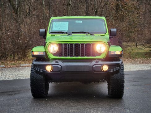 Used 2025 Jeep Gladiator Nighthawk image 14