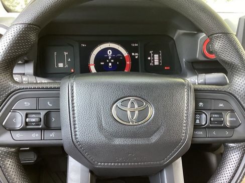 Used 2025 Toyota Tacoma SR5 AWD/4WD image 16