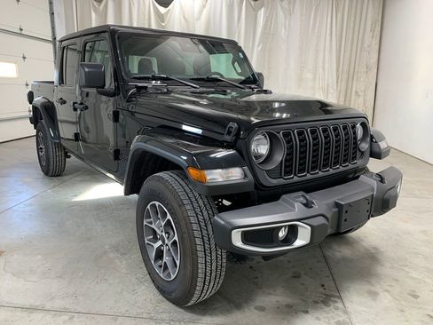 Used 2024 Jeep Gladiator Sport image 14