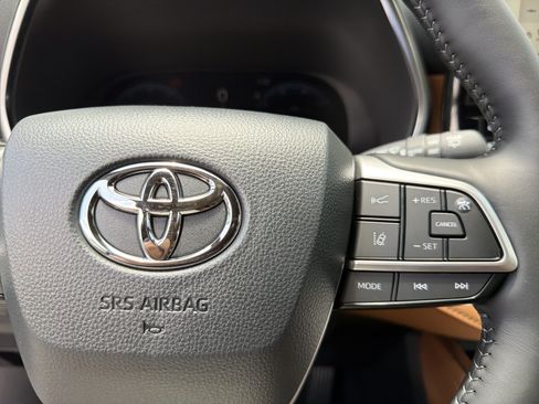 New 2026 Toyota Highlander Platinum AWD/4WD image 27