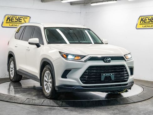 Used 2024 Toyota Grand Highlander AWD image 5