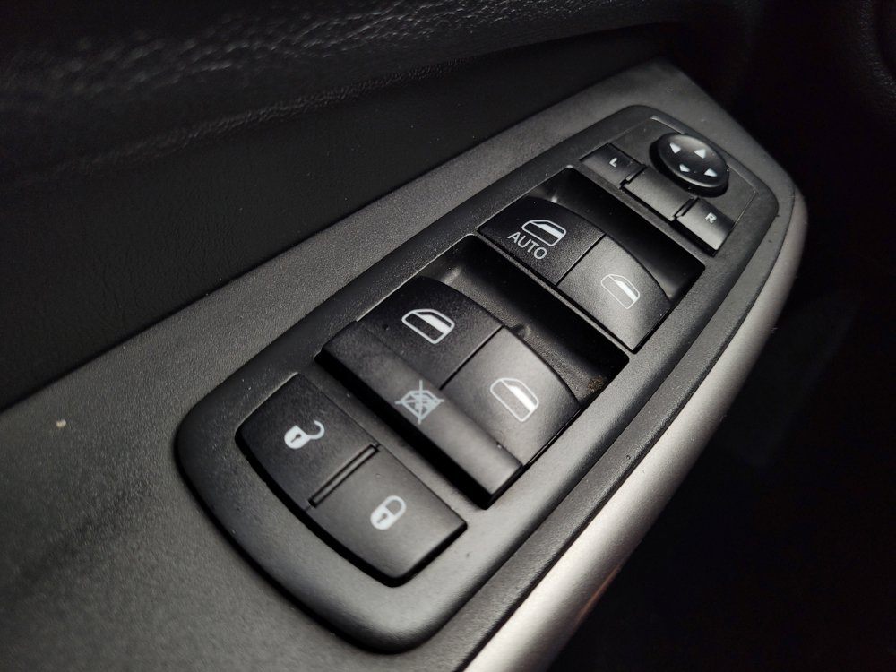 Used 2019 Jeep Cherokee Latitude w/ Popular Appearance Group FWD image 27