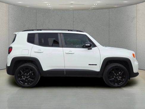 Used 2022 Jeep Renegade Altitude AWD/4WD image 2