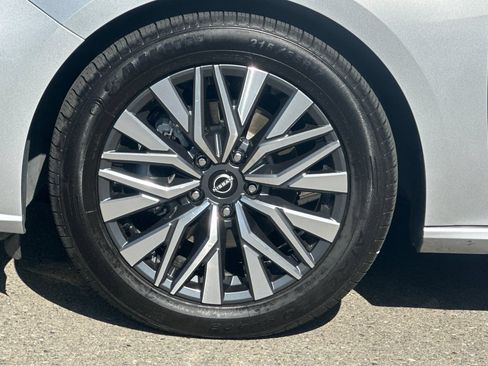 Used 2024 Nissan Altima 2.5 SV FWD image 29