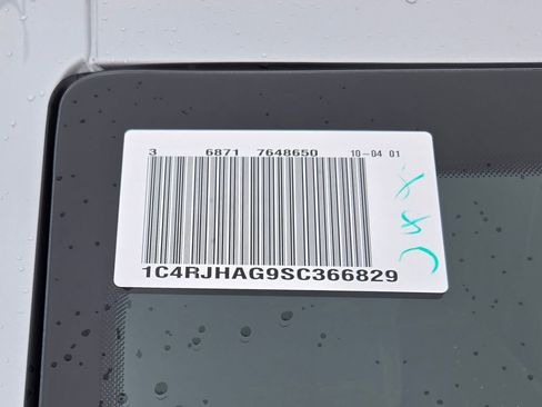 New 2025 Jeep Grand Cherokee Laredo X image 32