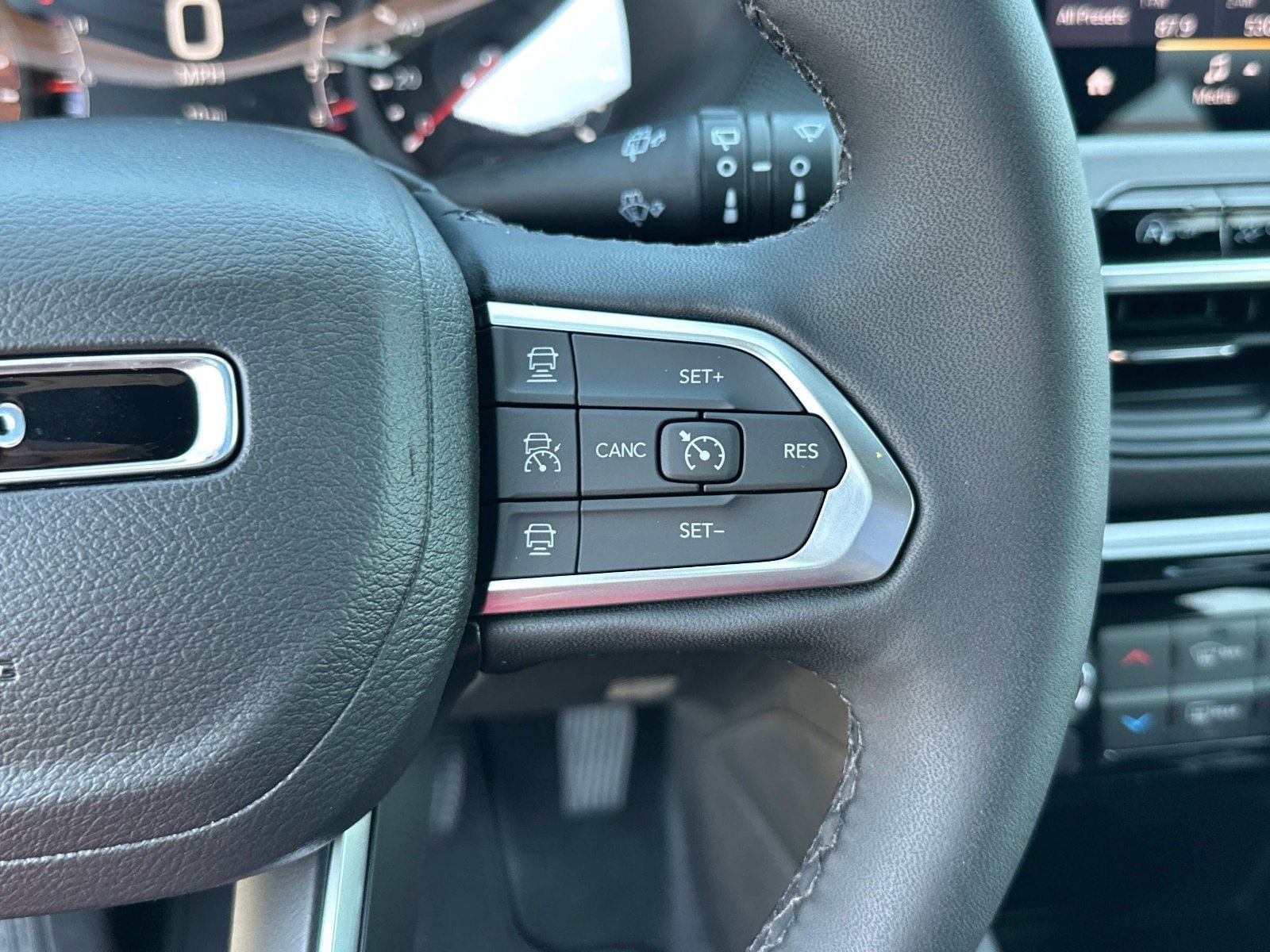 New 2025 Jeep Compass Limited w/ Sun & Sound Group AWD/4WD image 29