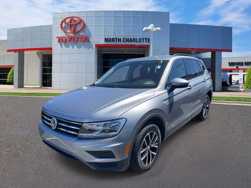 Used 2021 Volkswagen Tiguan SE FWD image 4