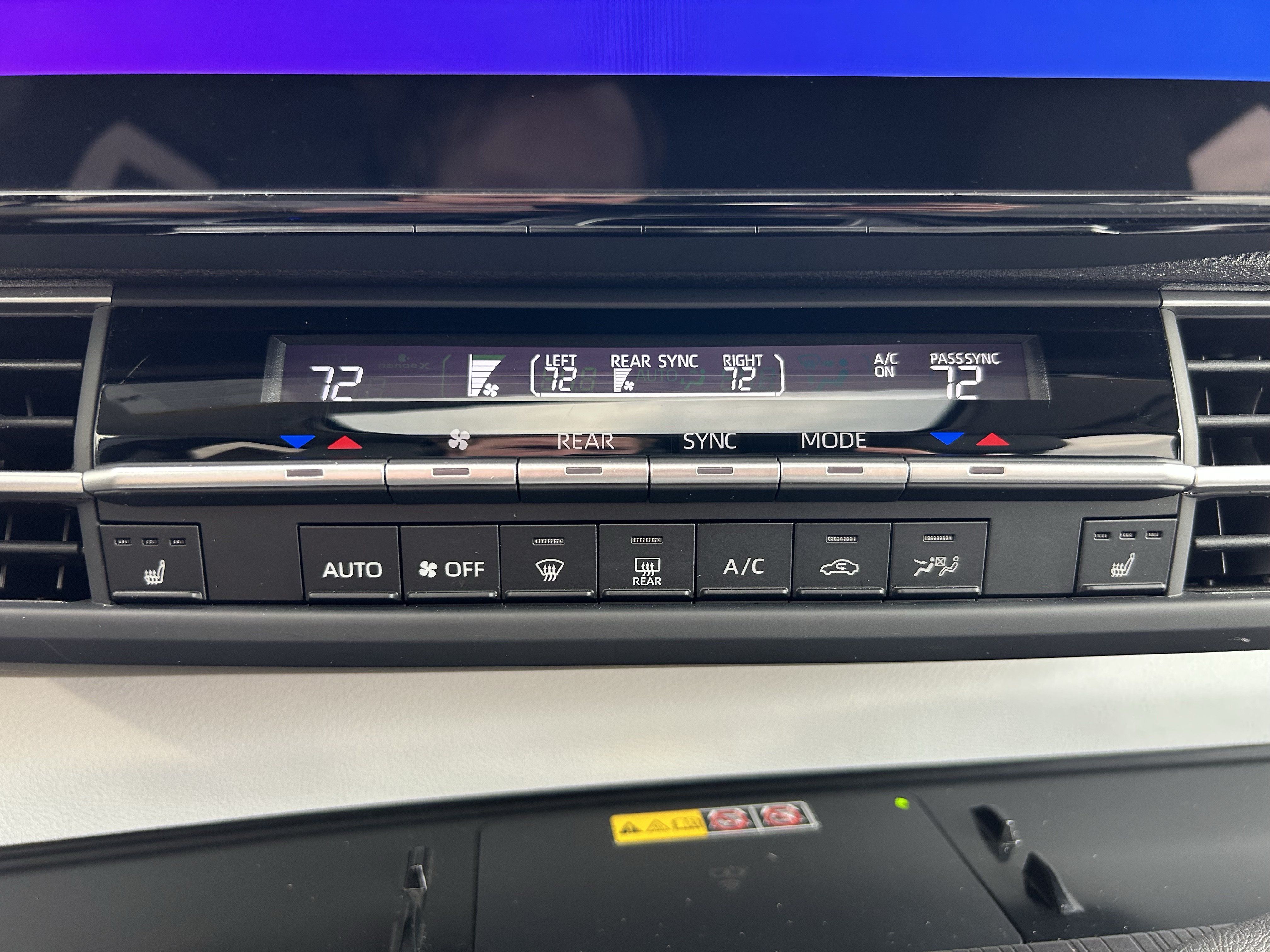 Certified 2025 Toyota Sienna XLE FWD image 34