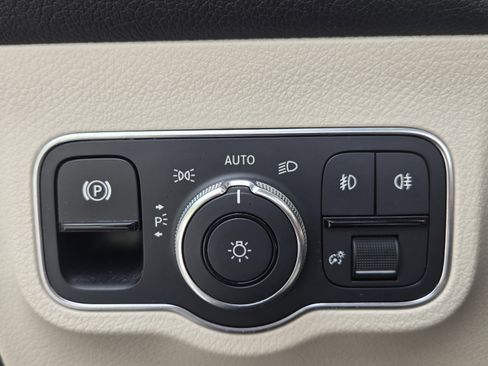 Used 2021 Mercedes-Benz GLB 250 image 29