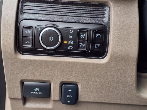 Used 2025 Ford F450 Platinum w/ Platinum Plus Package image 27