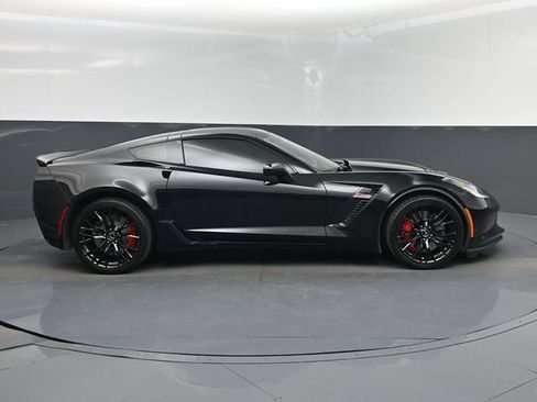 Used 2015 Chevrolet Corvette Z06 w/ 3LZ Preferred Equipment Group RWD image 2