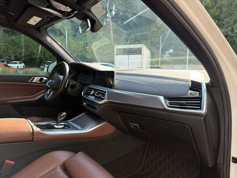 Used 2019 BMW X5 xDrive40i w/ Convenience Package AWD/4WD image 19