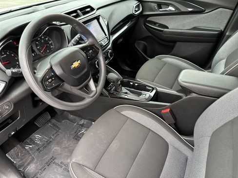 Used 2023 Chevrolet TrailBlazer LT w/ Convenience Package FWD image 9