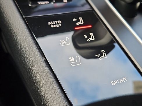 Certified 2025 Porsche Macan image 23