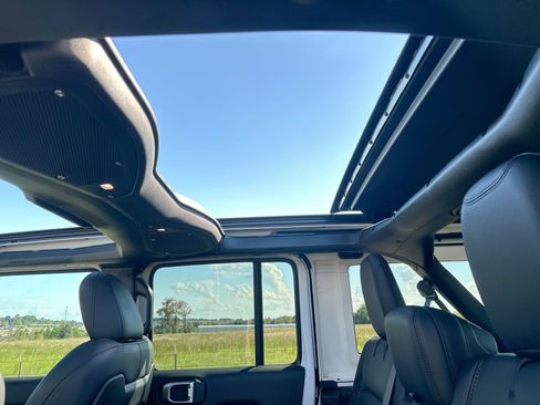 Used 2024 Jeep Wrangler Sahara w/ Technology Group image 24