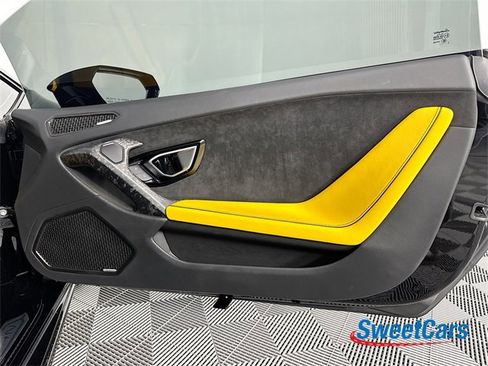 Used 2021 Lamborghini Huracan EVO image 33