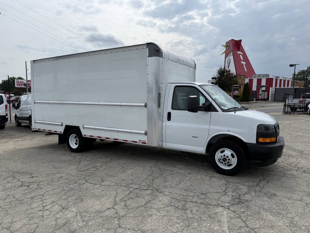 Used 2021 GMC Savana 3500 Extended w/ Power Convenience Package RWD image 2