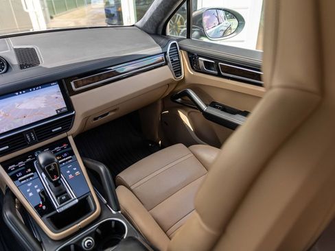 Used 2020 Porsche Cayenne Turbo AWD/4WD image 43