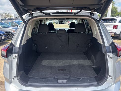Used 2025 Nissan Rogue SV FWD image 33