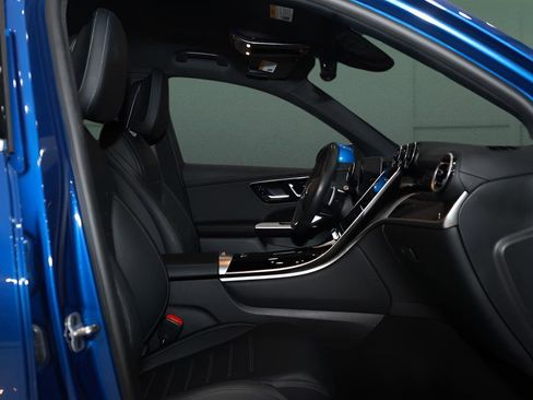 Used 2024 Mercedes-Benz GLC 300 4MATIC w/ AMG Line image 16