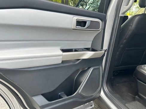 Used 2023 Ford Explorer XLT w/ Equipment Group 202A RWD image 41