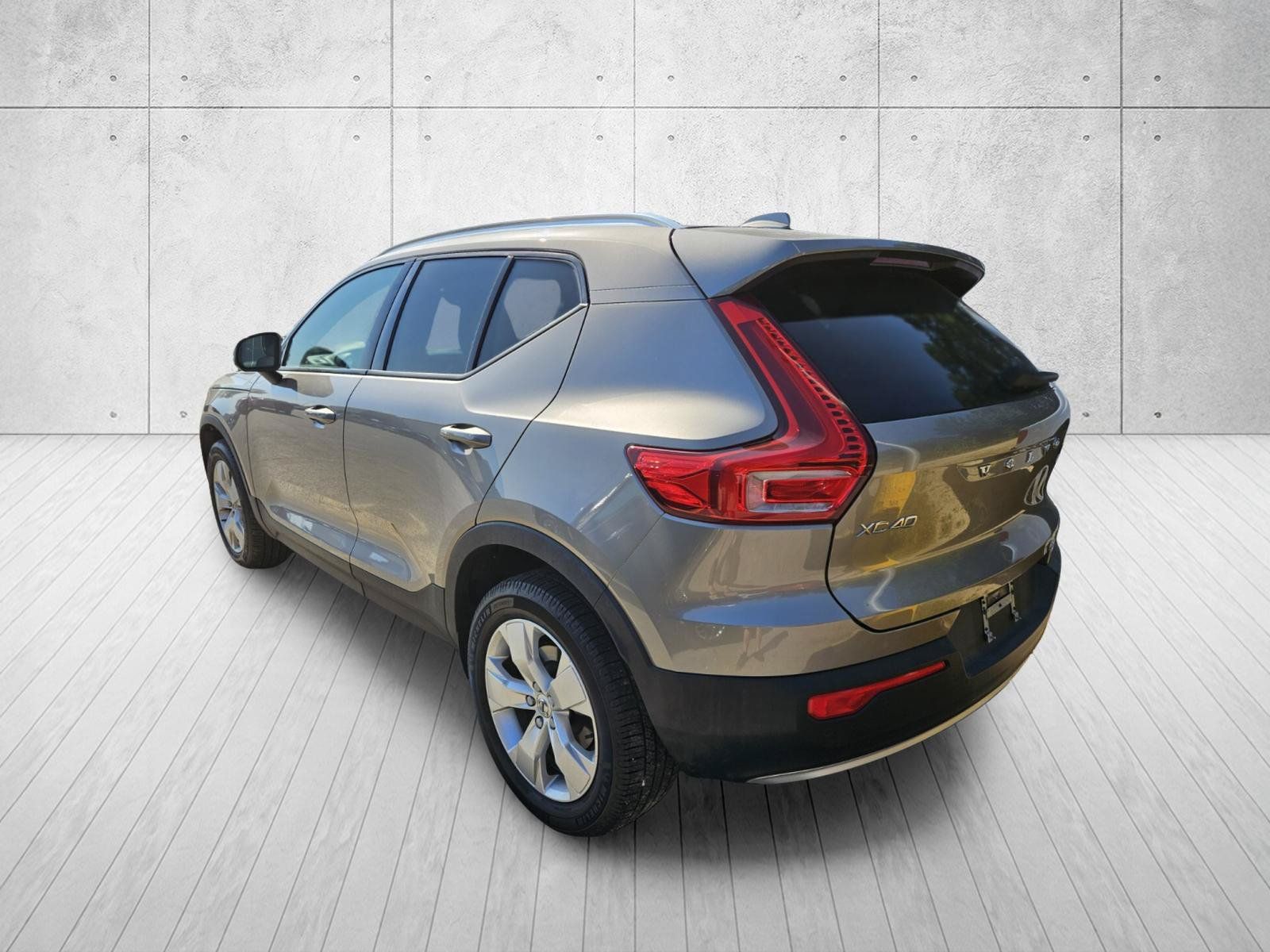 Used 2022 Volvo XC40 T5 Momentum AWD/4WD image 9