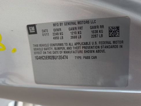 Used 2011 Buick Lucerne CXL w/ Driver Confidence Package FWD image 29