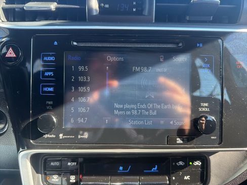 Used 2018 Toyota Corolla L image 36