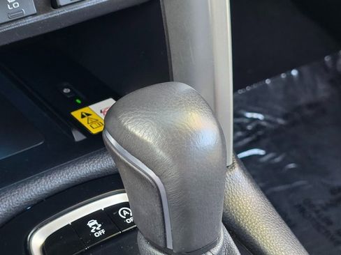 Used 2023 Toyota Corolla Cross XLE image 29