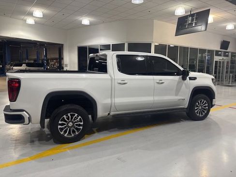 Used 2022 GMC Sierra 1500 AT4 w/ AT4 Premium Package AWD/4WD image 9