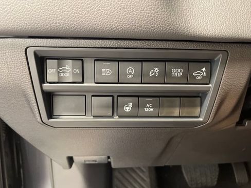 Used 2025 Toyota Tundra Limited AWD/4WD image 15