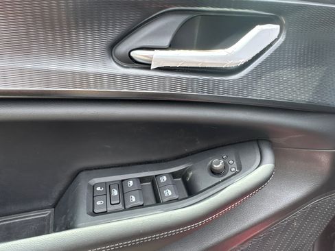 Used 2025 Jeep Grand Cherokee Laredo RWD image 11