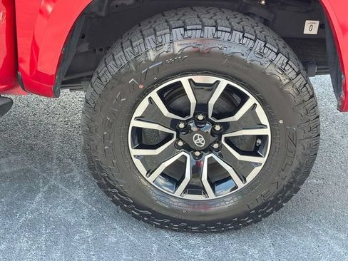 Used 2020 Toyota Tacoma TRD Sport w/ TRD Premium Sport Package RWD image 13