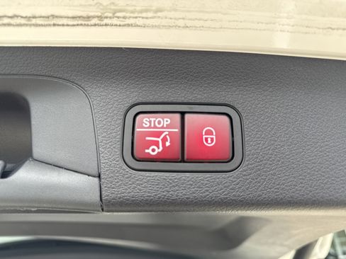 Used 2022 Mercedes-Benz GLS 450 4MATIC image 11