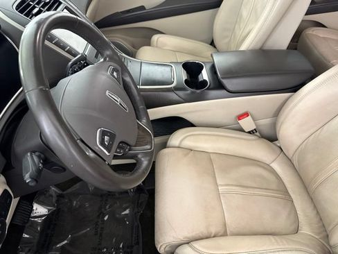 Used 2017 Lincoln MKX Reserve w/ Luxury Package AWD/4WD image 22