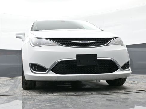 Used 2018 Chrysler Pacifica Touring Plus w/ Tire & Wheel Group image 44