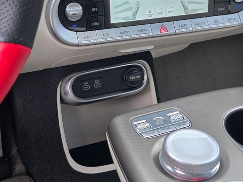 Used 2023 Genesis GV60 Advanced image 40