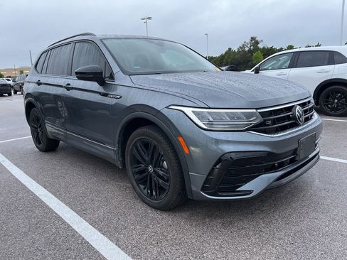 Used 2022 Volkswagen Tiguan SE R-Line image 2