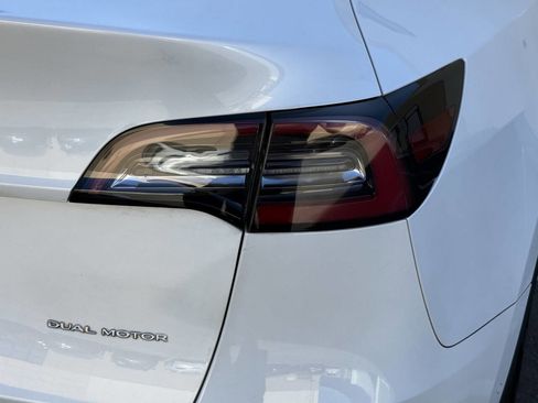 Used 2020 Tesla Model Y Long Range image 38
