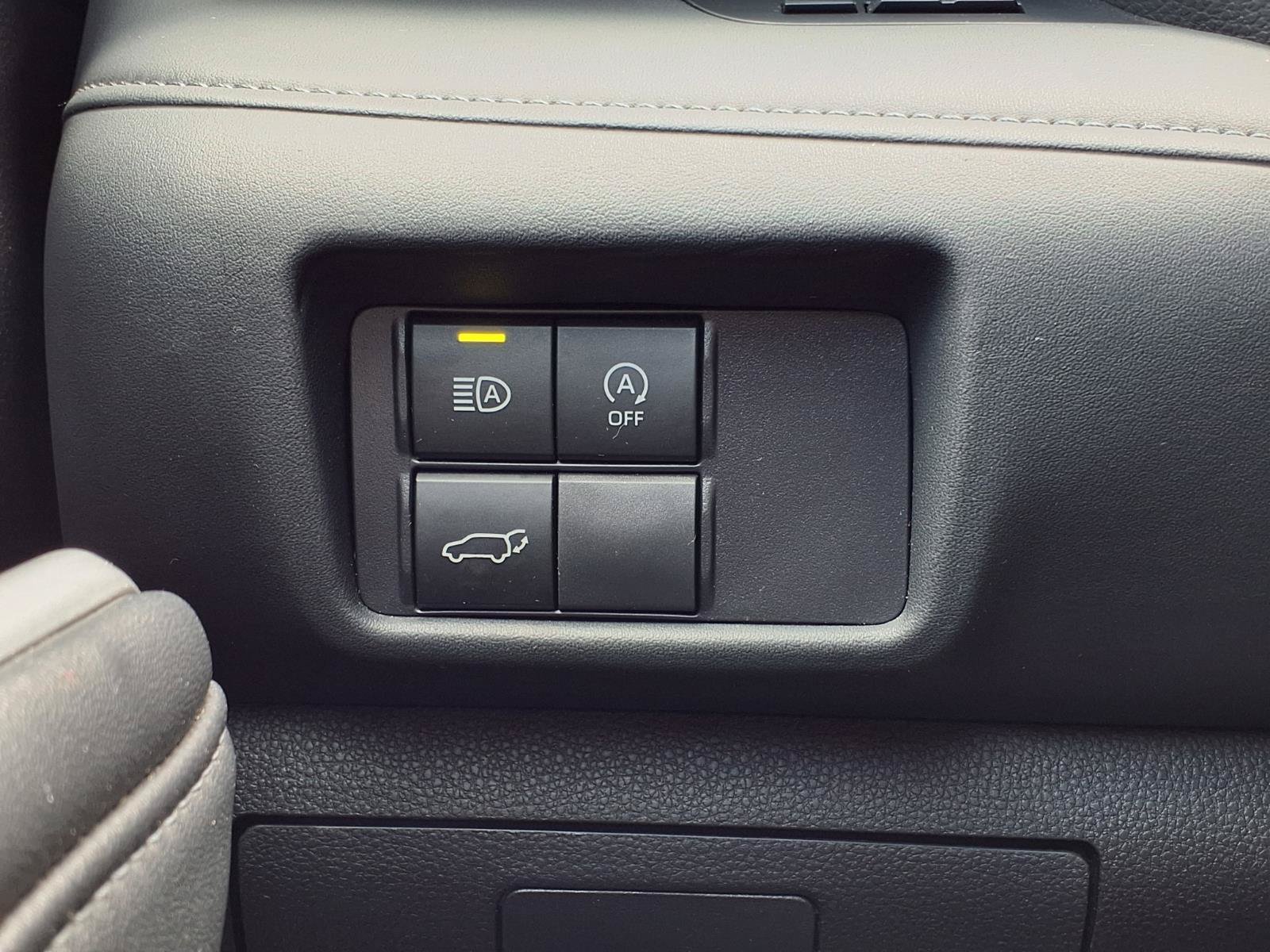 Used 2025 Toyota Highlander LE FWD image 21
