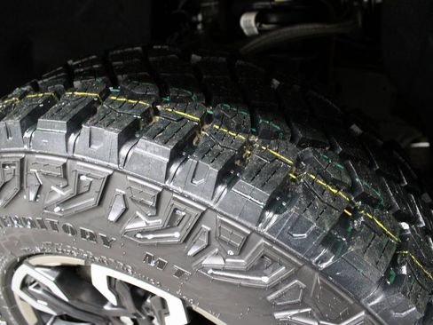 Used 2023 Chevrolet Silverado 1500 ZR2 image 7