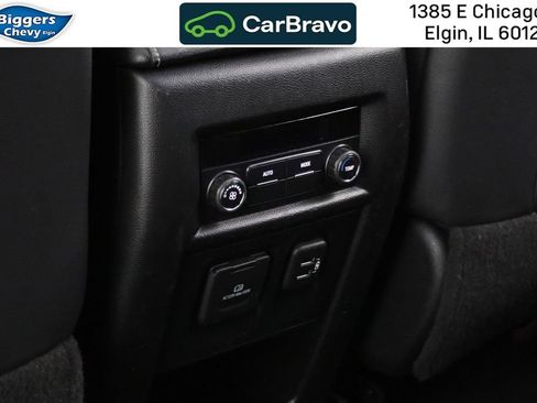 Certified 2023 Chevrolet Traverse LT w/ LT Premium Package AWD/4WD image 9