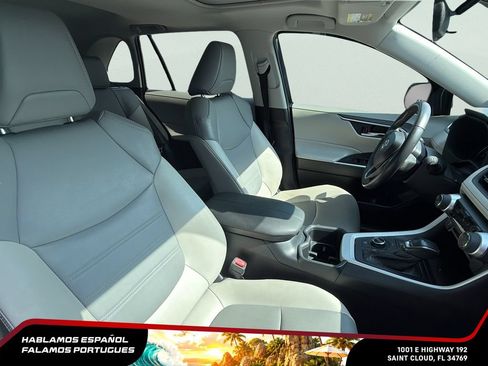 Used 2022 Toyota RAV4 XLE Premium AWD/4WD image 30