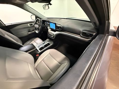 Used 2021 Ford Explorer XLT w/ Equipment Group 202A AWD/4WD image 55