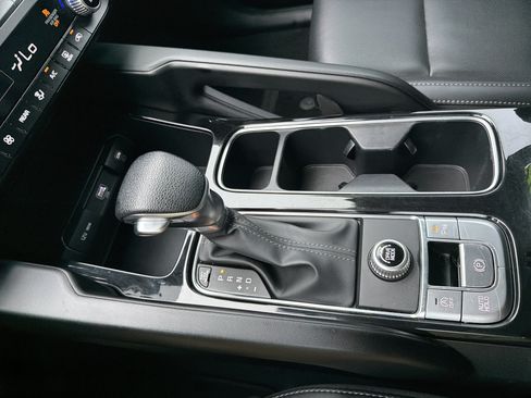Used 2024 Kia Telluride LX FWD image 9