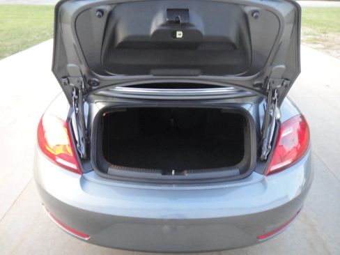 Used 2017 Volkswagen Beetle 1.8T FWD image 17