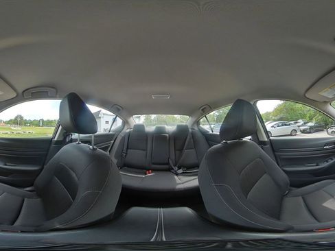 Used 2025 Nissan Altima 2.5 SV FWD image 40