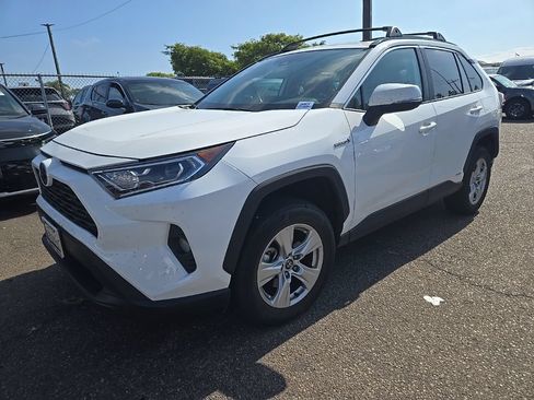Used 2020 Toyota RAV4 XLE w/ Convenience Package AWD/4WD image 4